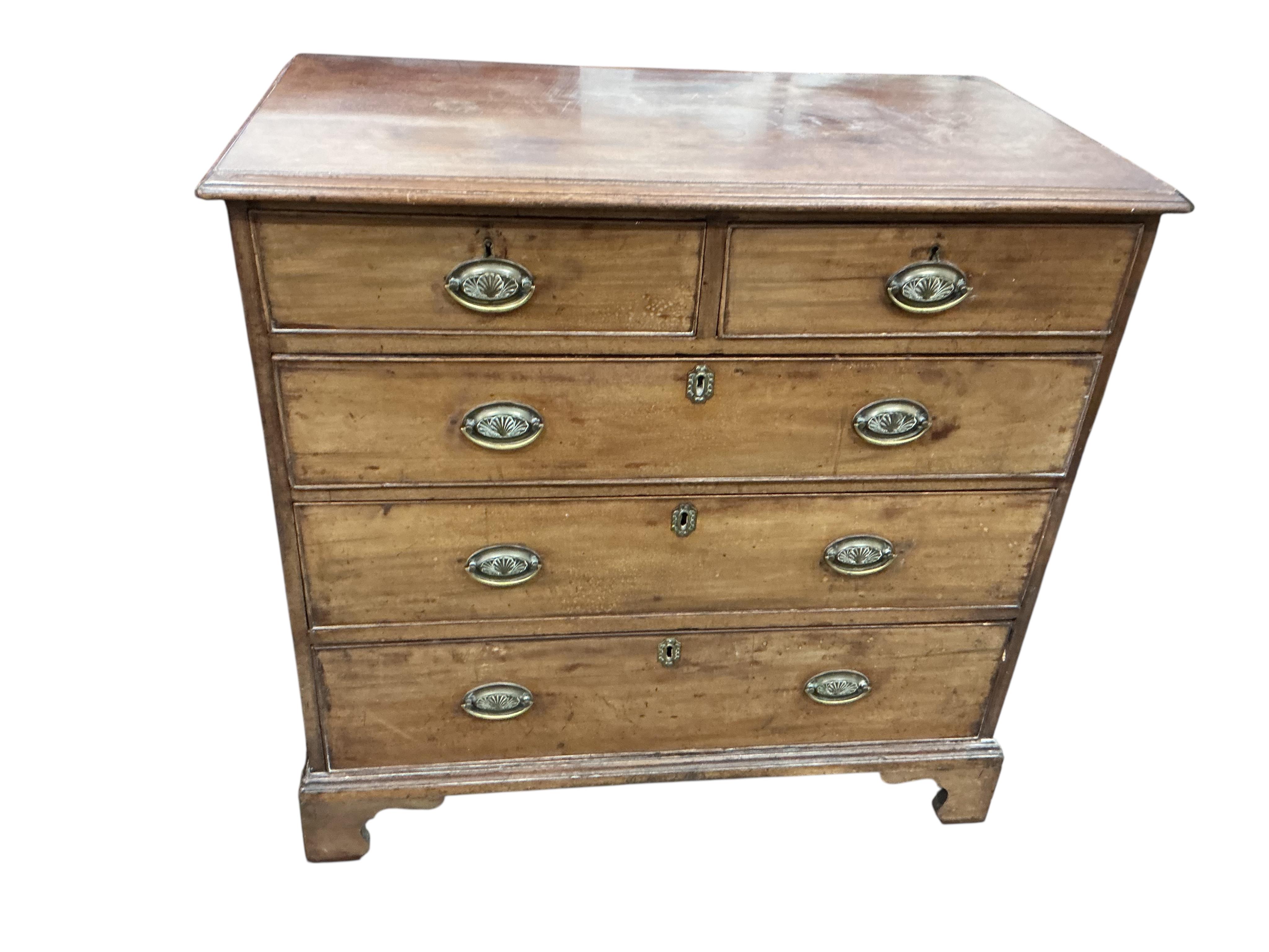 A George III mahogany chest of drawers, width 95cm, depth 52cm, height 92cm